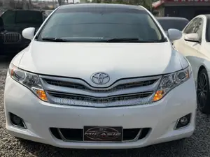 Toyota Venza XLE 2010 White