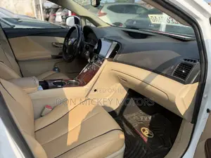 Toyota Venza XLE 2010 White