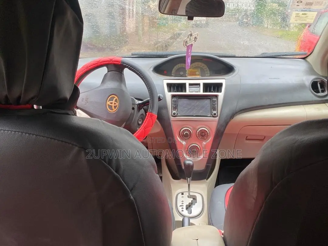 Toyota Vitz 2011 Black
