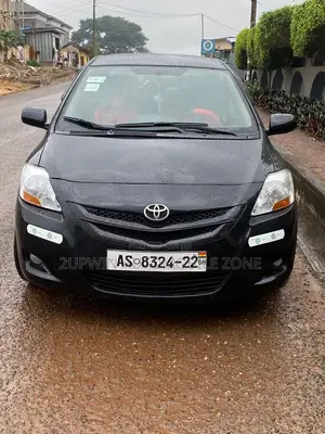 Toyota Vitz 2011 Black