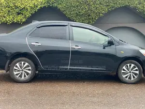 Toyota Vitz 2011 Black