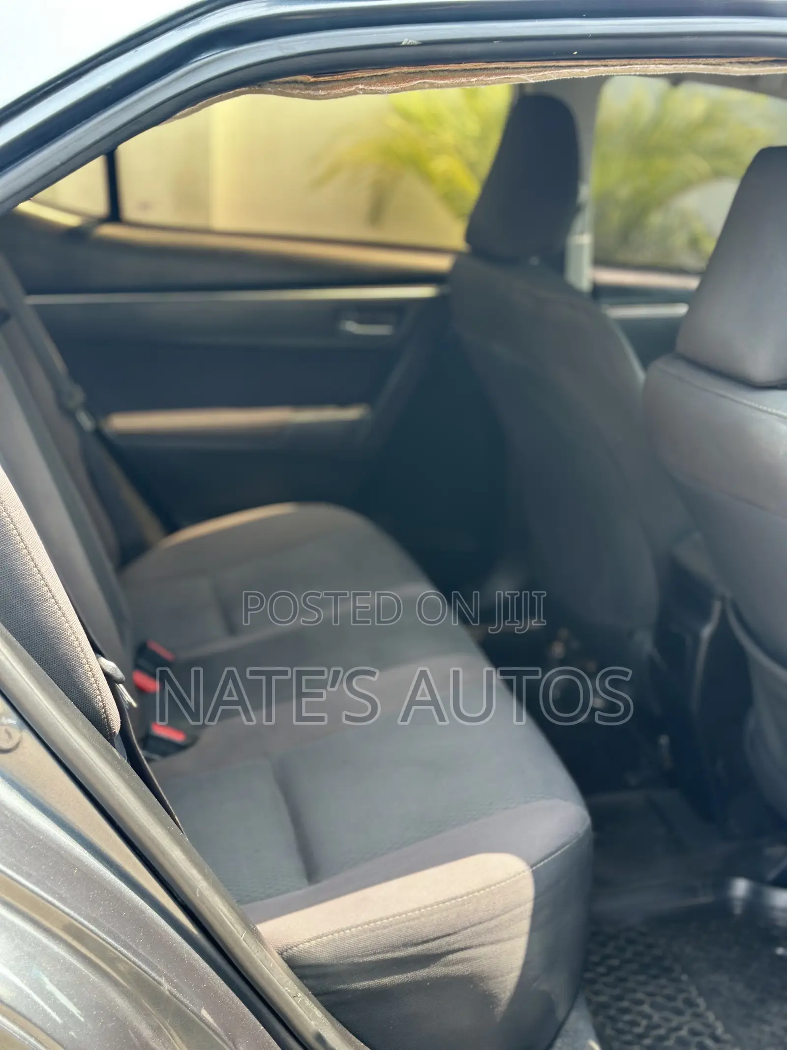 Toyota Corolla LE 4dr Sedan (1.8L 4cyl CVT) 2017 Gray
