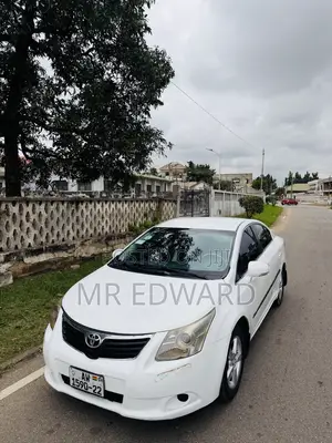 Toyota Avensis 2013 White