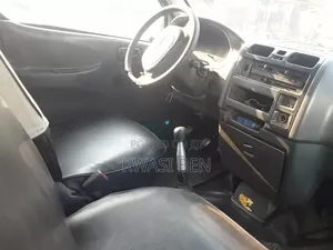 Toyota HiAce 2005 Blue