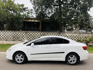 Toyota Avensis 2013 White