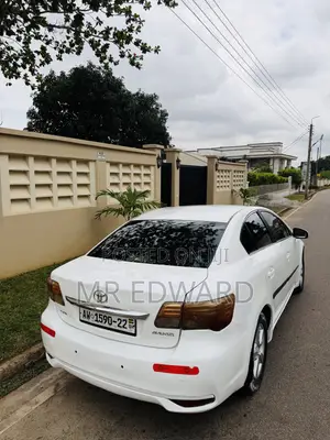 Toyota Avensis 2013 White