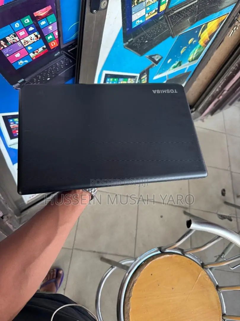 Laptop Toshiba C50 4GB Intel Core i3 HDD 320GB
