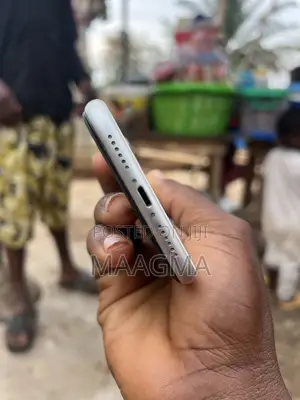Apple iPhone 11 64 GB White