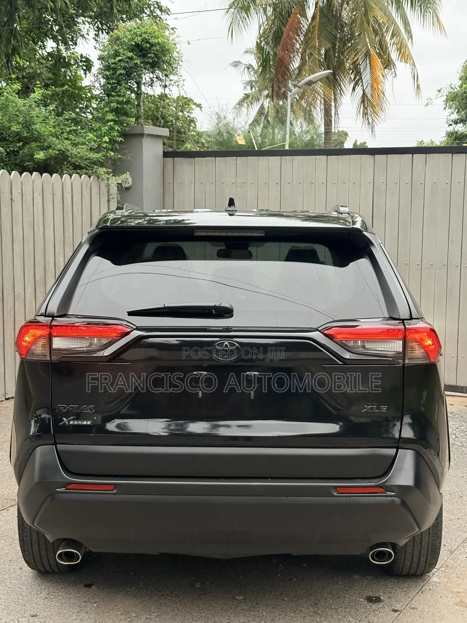 Toyota RAV4 XLE 2022 Black