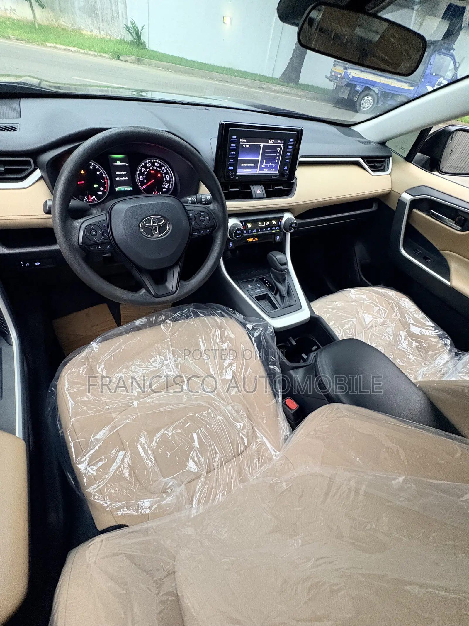 Toyota RAV4 XLE 2022 Black