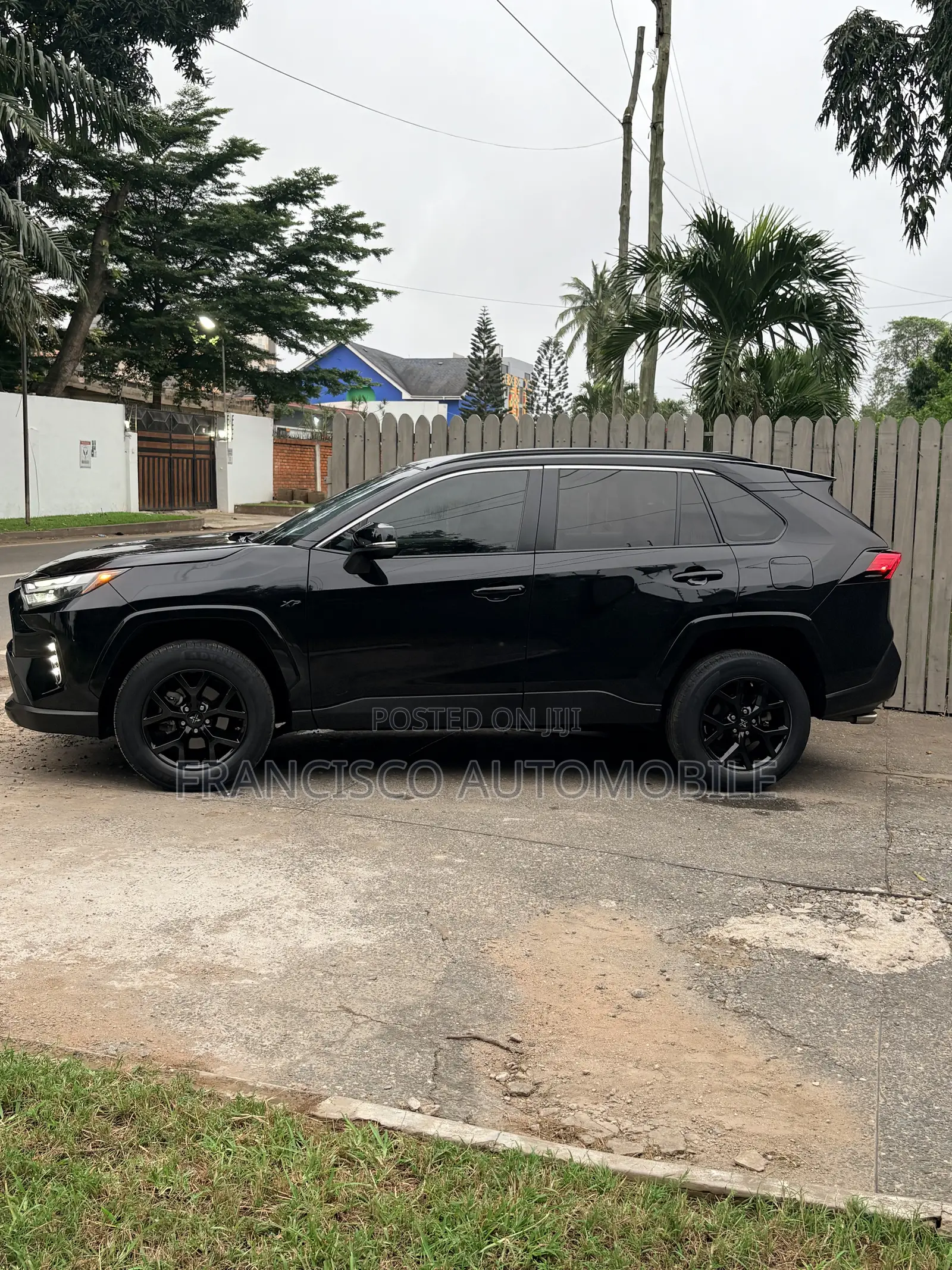 Toyota RAV4 XLE 2022 Black