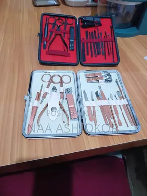18 Piece Manicure Set