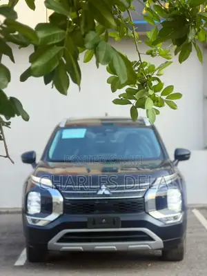 Mitsubishi Outlander 2022 Blue