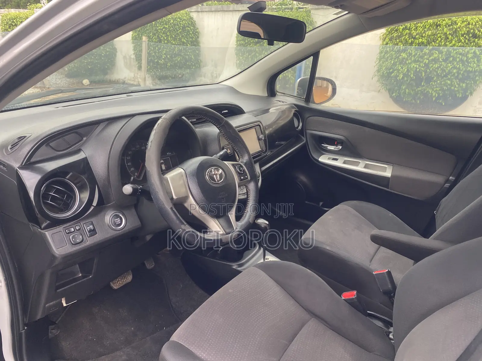 Toyota Vitz 1.3 AWD 5dr 2015 Silver