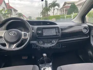 Toyota Vitz 1.3 AWD 5dr 2015 Silver