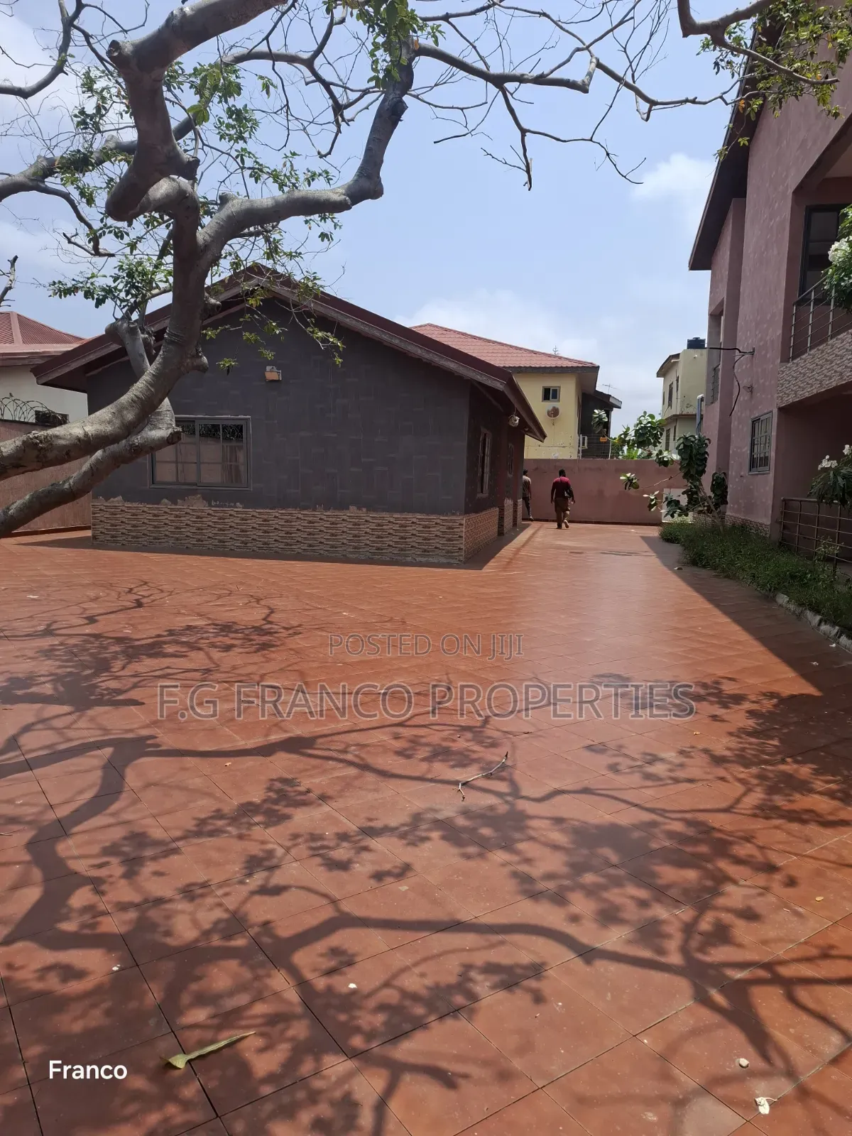 7bdrm House in Kg Franco Properties, Baatsona Total for rent