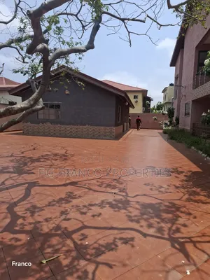 7bdrm House in Kg Franco Properties, Baatsona Total for rent