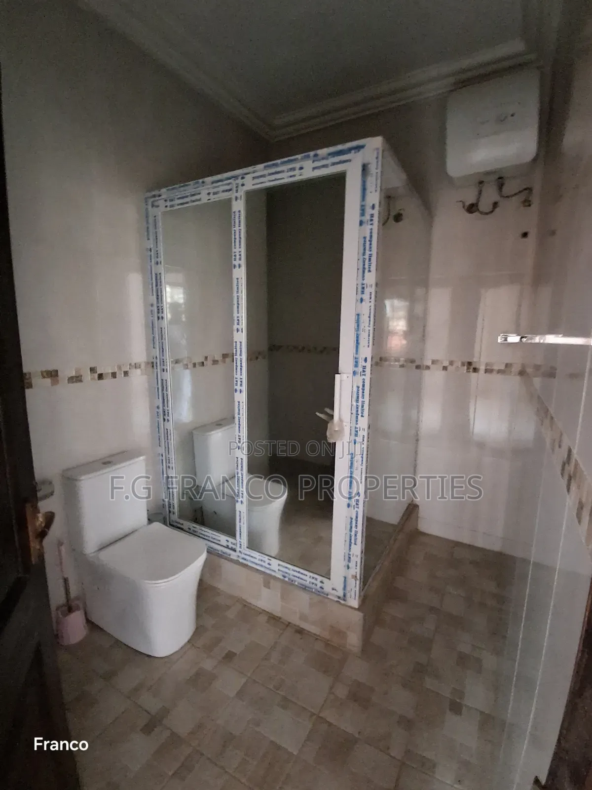 7bdrm House in Kg Franco Properties, Baatsona Total for rent