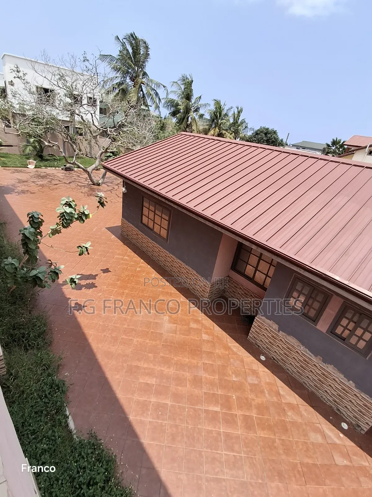 7bdrm House in Kg Franco Properties, Baatsona Total for rent