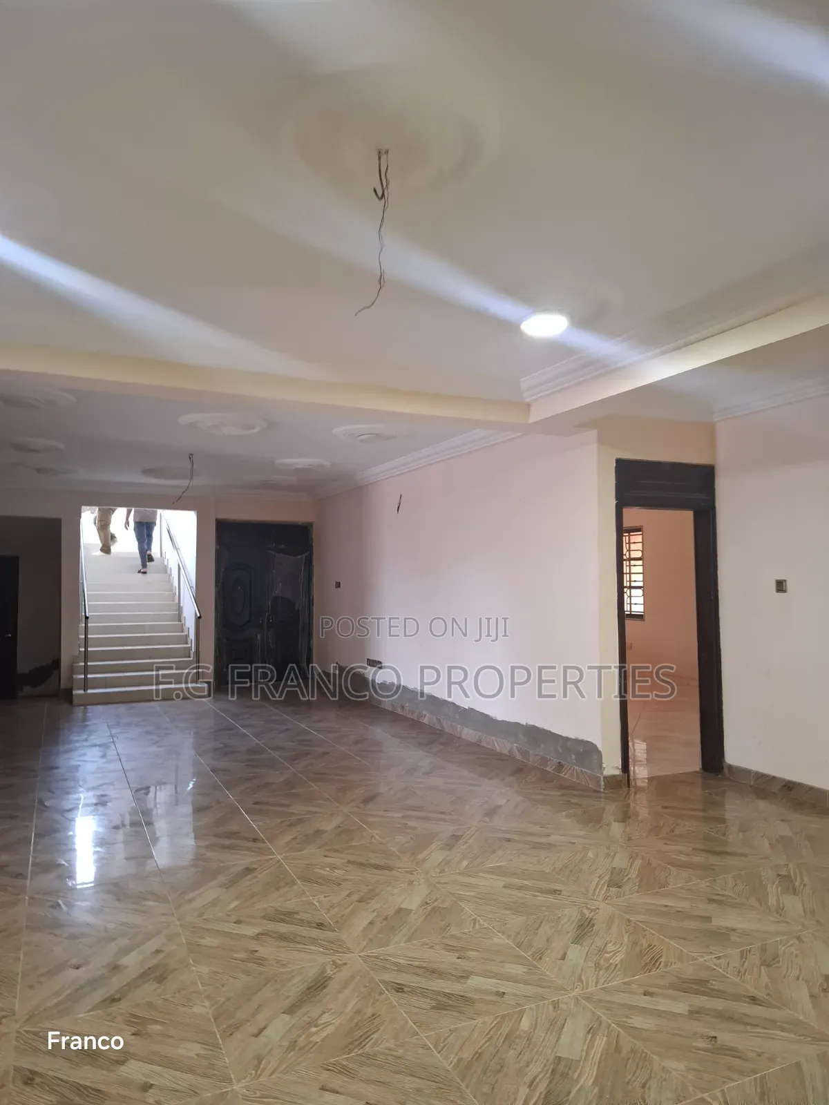 7bdrm House in Kg Franco Properties, Baatsona Total for rent