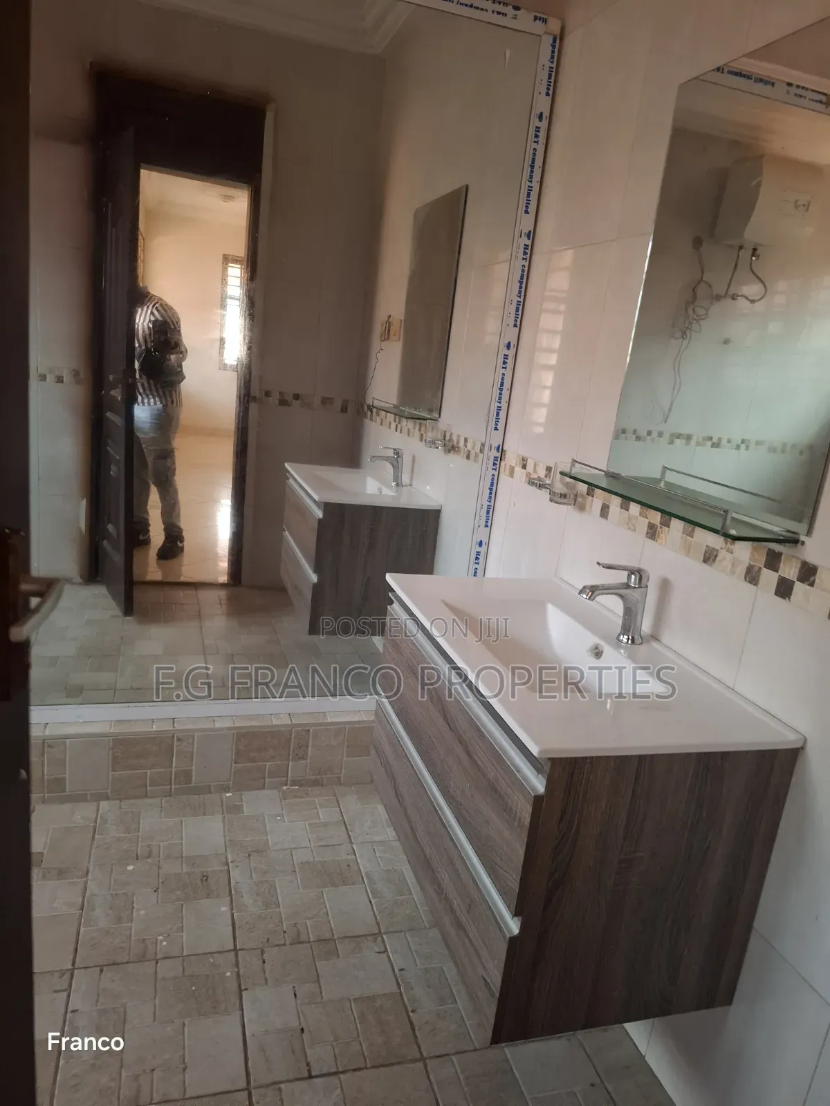 7bdrm House in Kg Franco Properties, Baatsona Total for rent