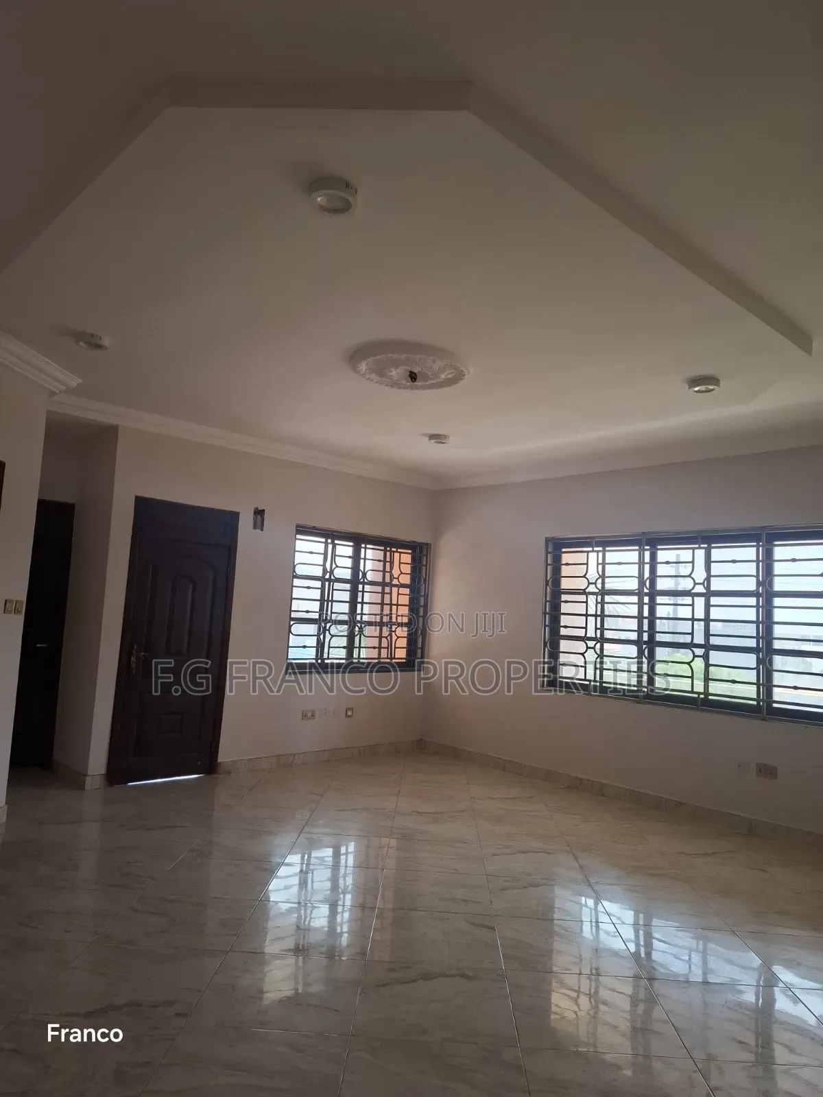 7bdrm House in Kg Franco Properties, Baatsona Total for rent
