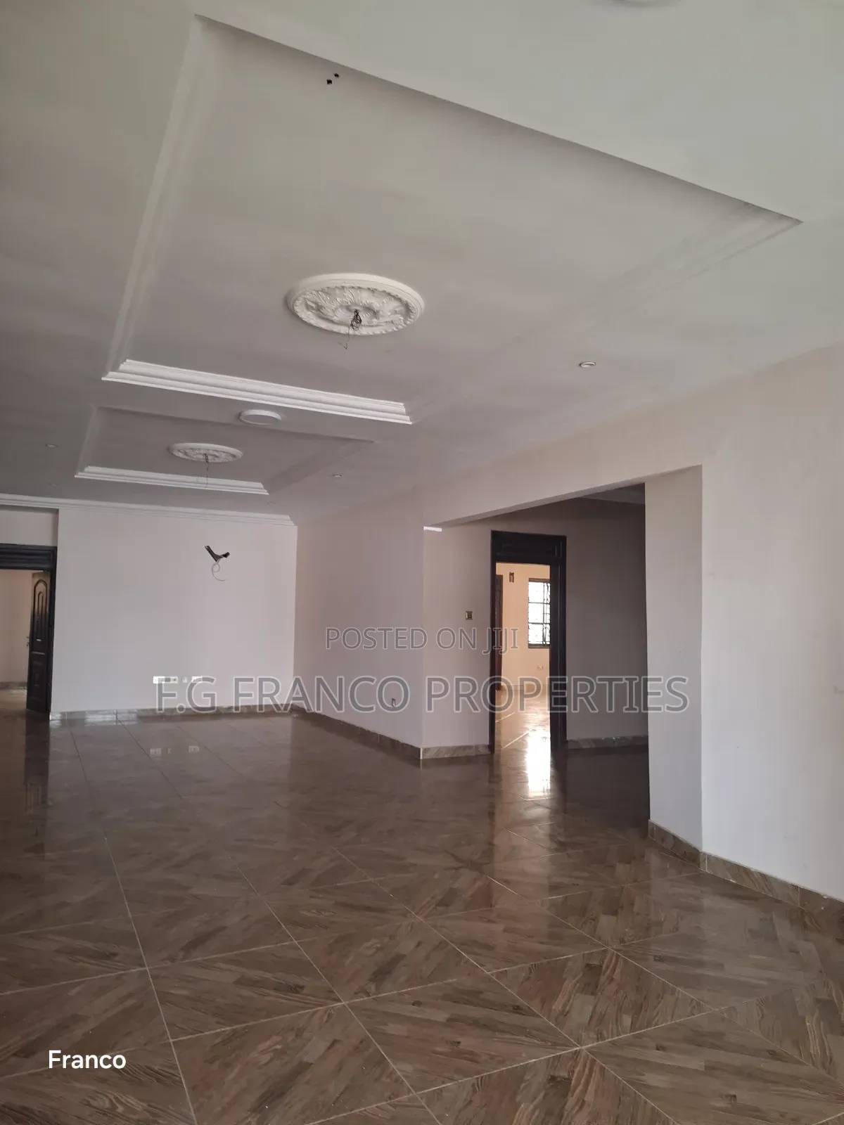 7bdrm House in Kg Franco Properties, Baatsona Total for rent