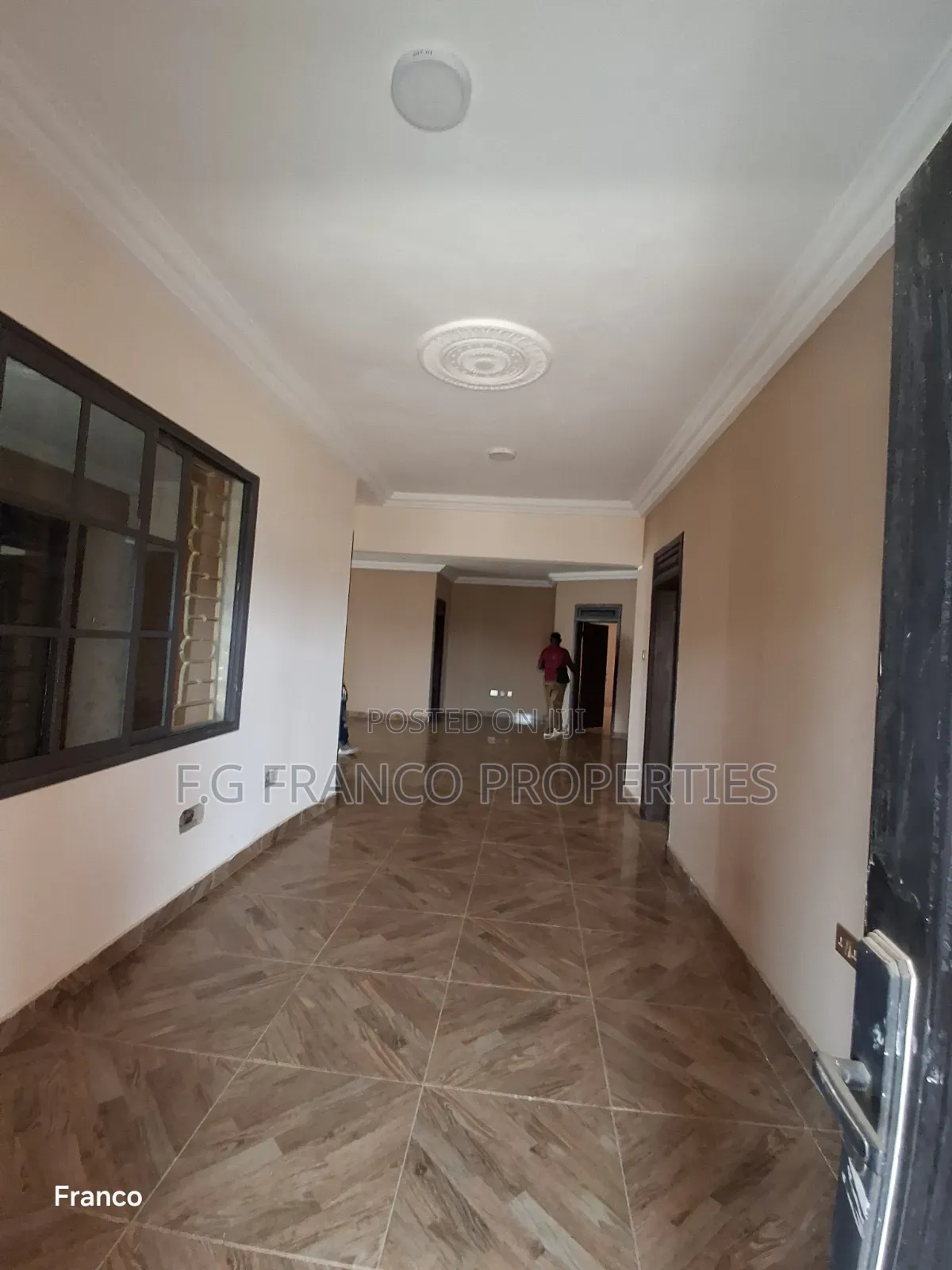 7bdrm House in Kg Franco Properties, Baatsona Total for rent