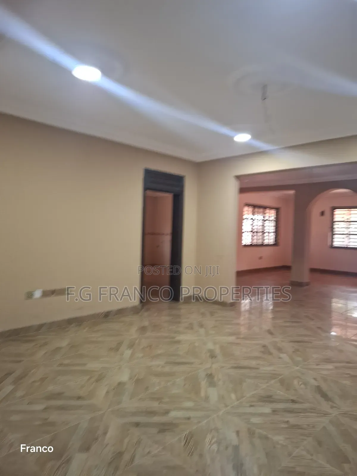 7bdrm House in Kg Franco Properties, Baatsona Total for rent
