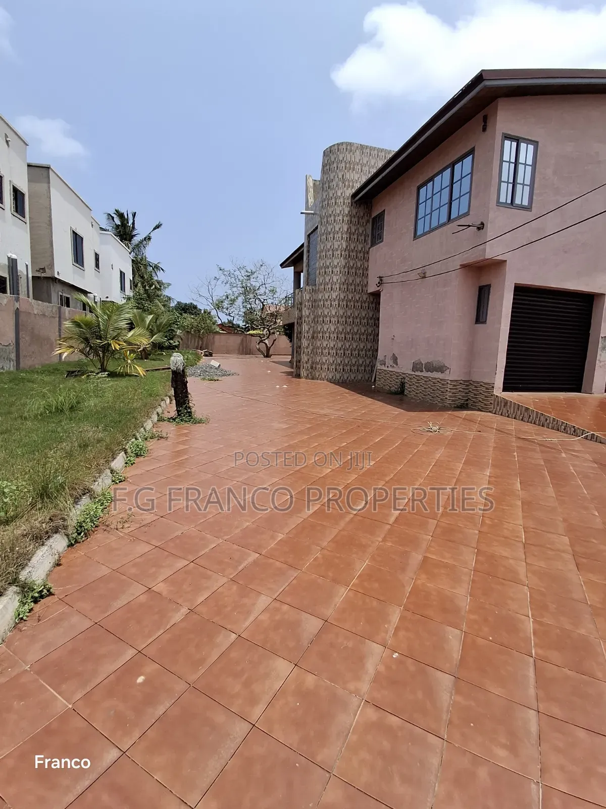 7bdrm House in Kg Franco Properties, Baatsona Total for rent