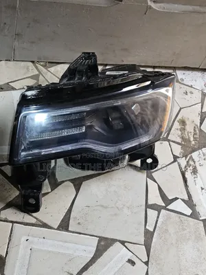 Jeep Grand Cherokee Headlight 2018 Driver Side Charger Type