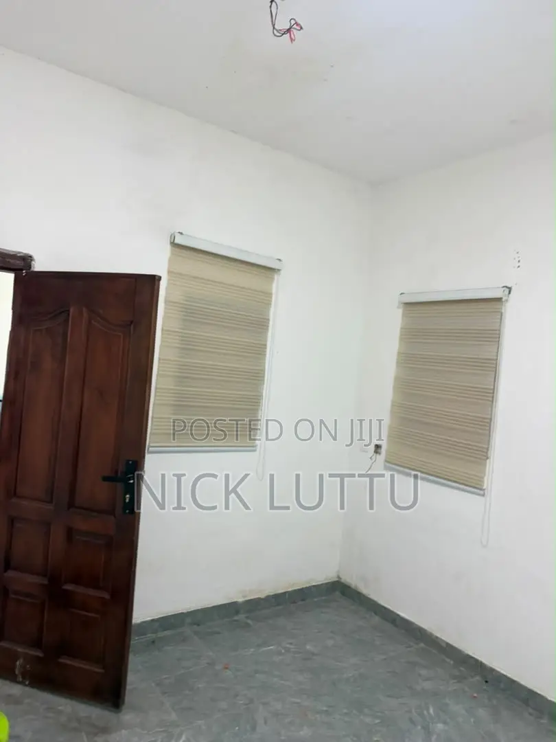 1bdrm Room & Parlour in Osu Ako-Adjei for rent