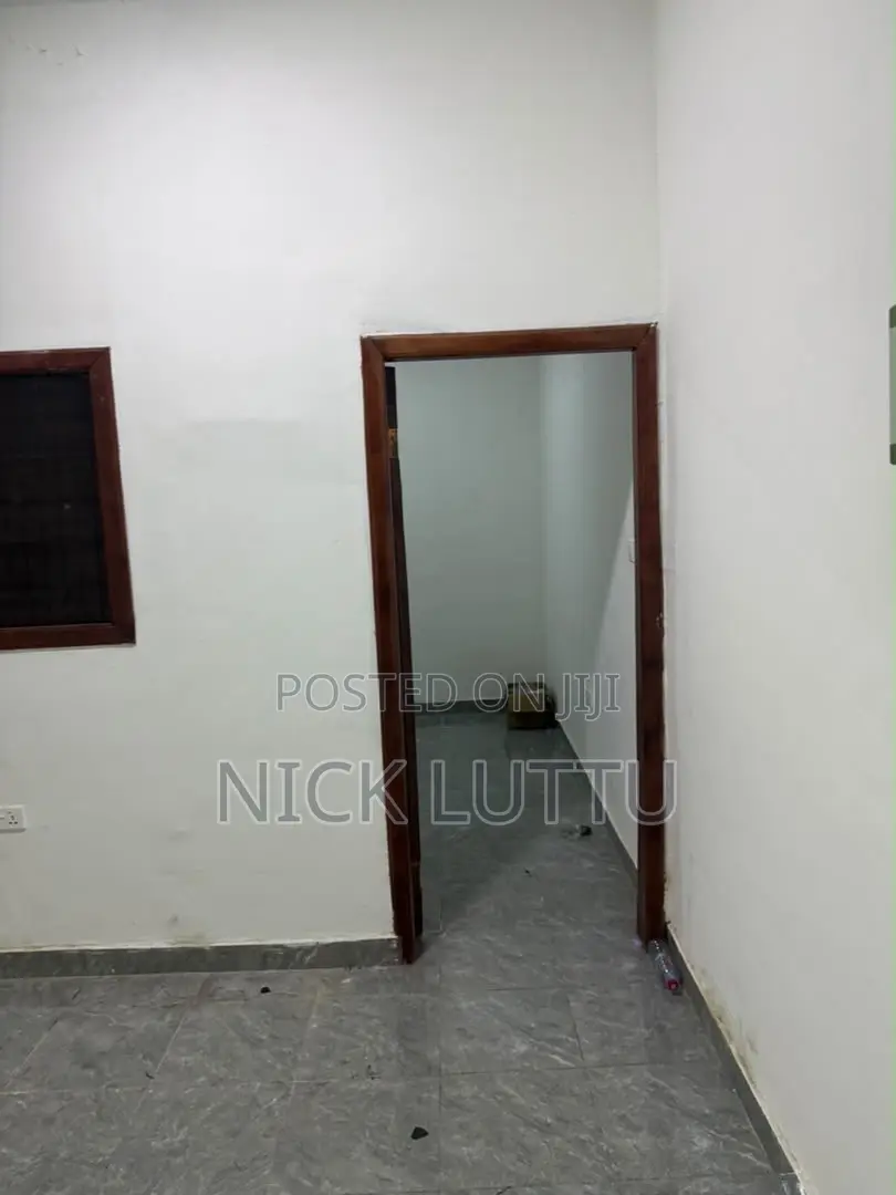 1bdrm Room & Parlour in Osu Ako-Adjei for rent