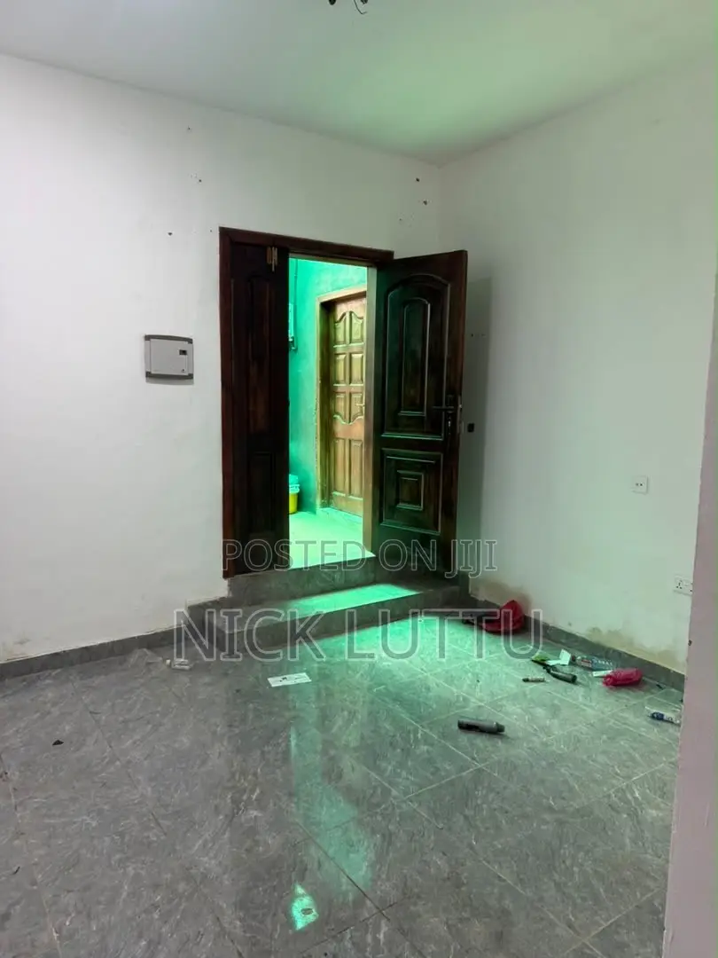 1bdrm Room & Parlour in Osu Ako-Adjei for rent