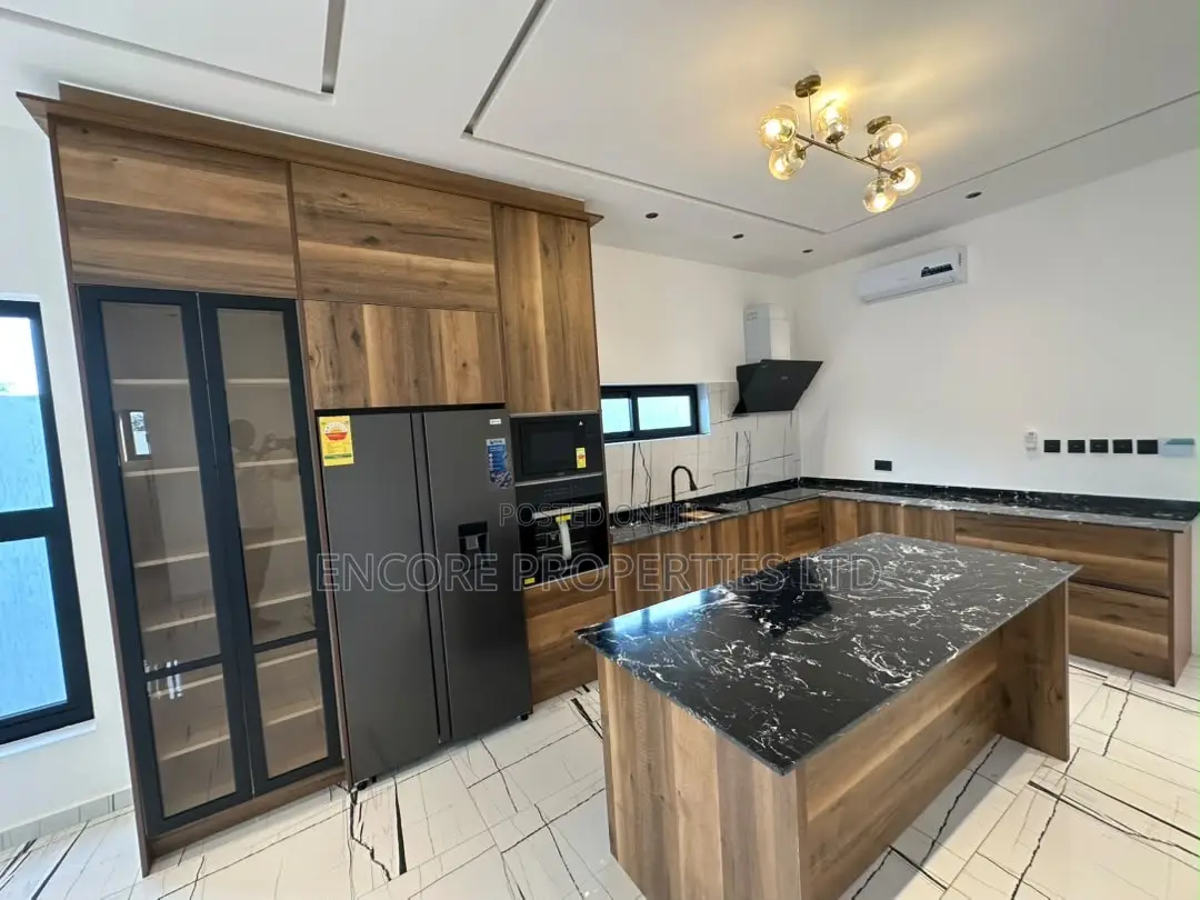 4bdrm House in Kwabenya for sale