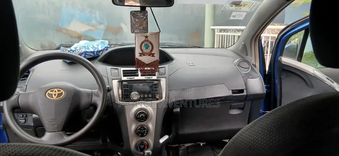 Toyota Vitz 2010 Red