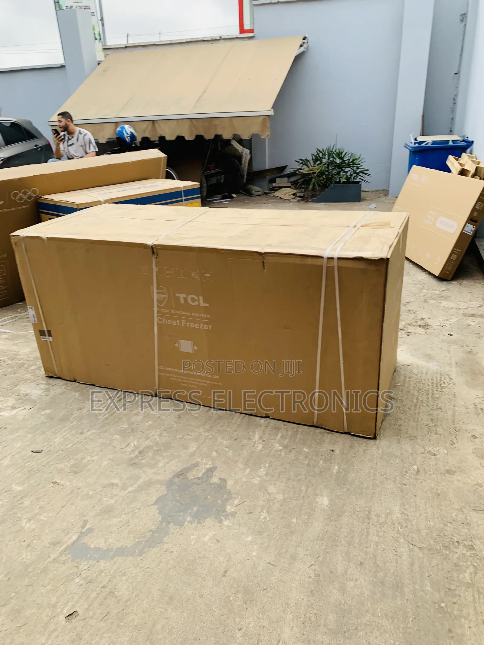 TCL 720 Liters Chest Freezer F920CFSL