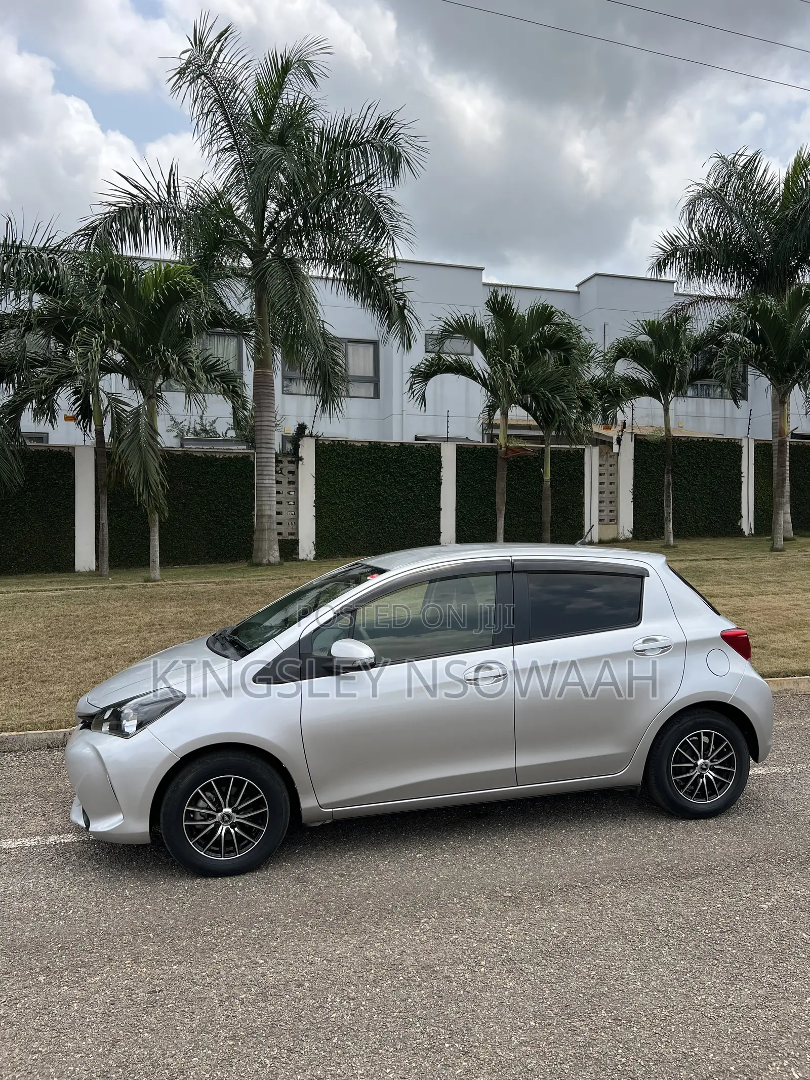 Toyota Vitz 1.5 FWD 5dr 2015 Silver
