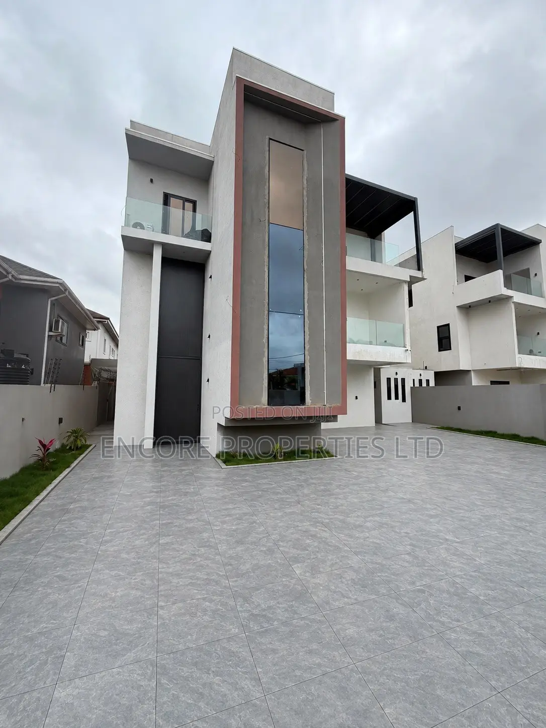 5bdrm House in Adjiriganor for sale