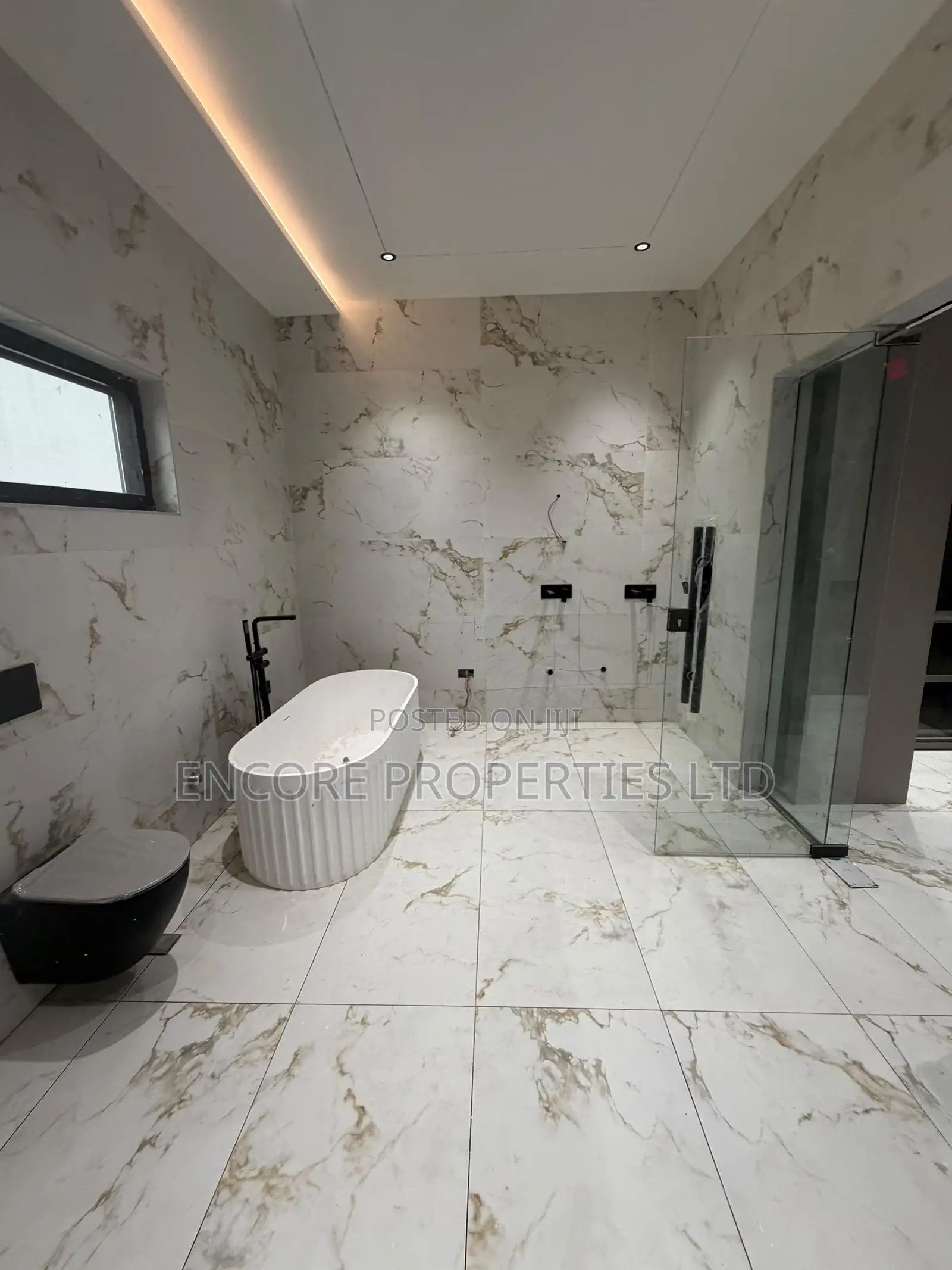 5bdrm House in Adjiriganor for sale