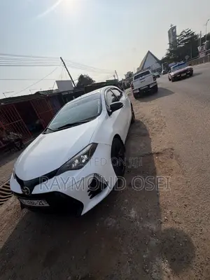 Toyota Corolla SE 4dr Sedan (1.8L 4cyl CVT) 2017 White
