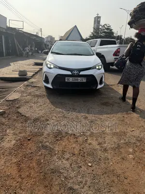 Toyota Corolla SE 4dr Sedan (1.8L 4cyl CVT) 2017 White