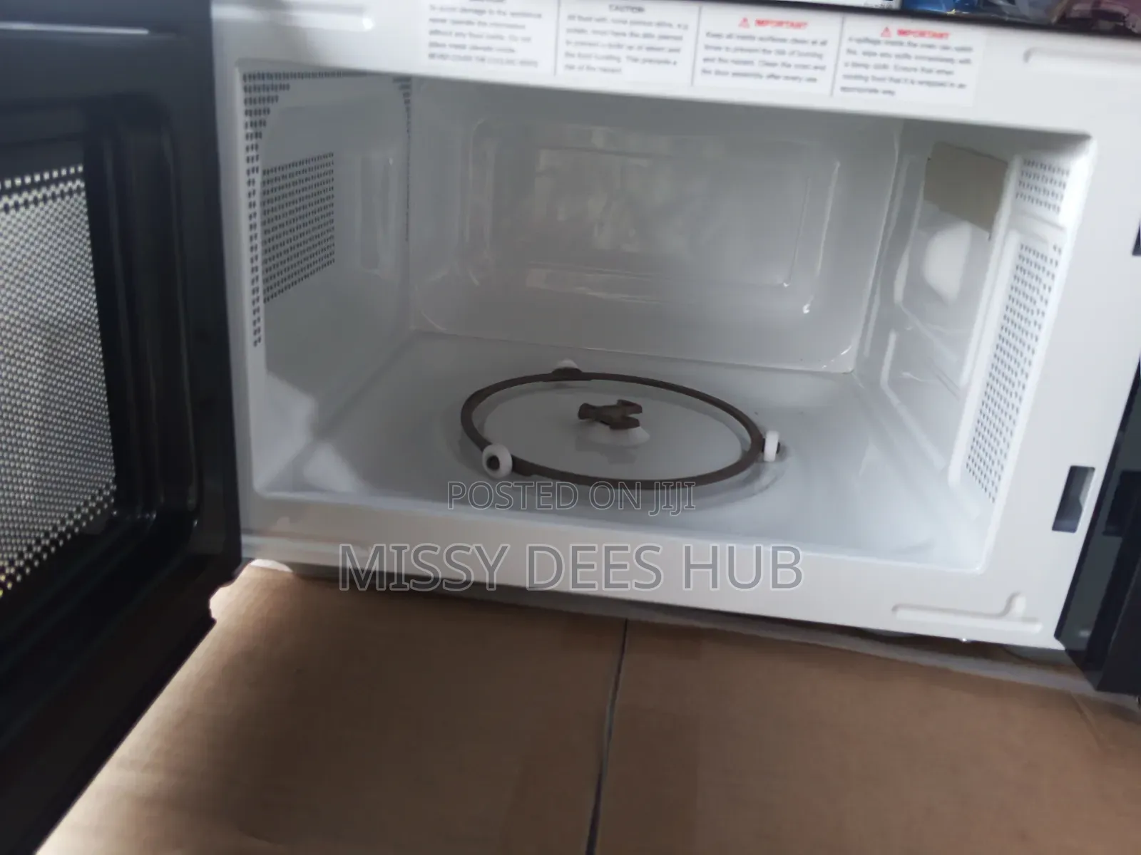 Goodmans 20L Manual Microwave - Black