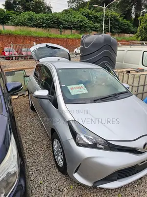 Toyota Vitz 1.3 FWD 5dr 2014 Silver