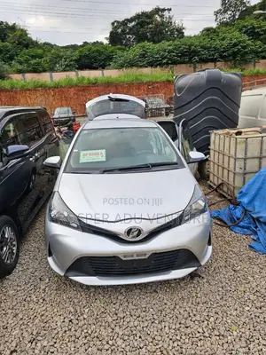 Toyota Vitz 1.3 FWD 5dr 2014 Silver