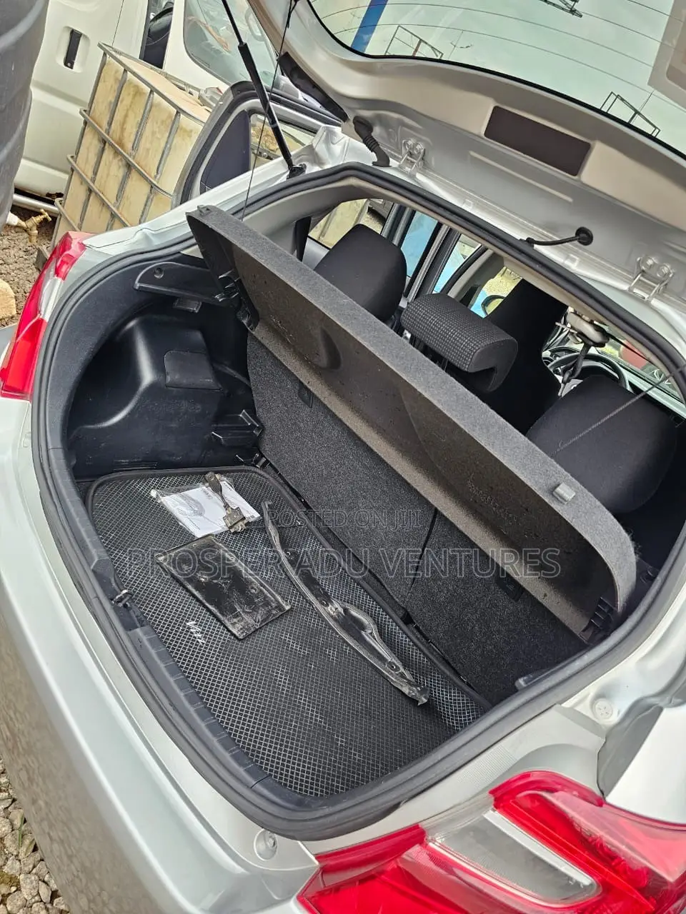 Toyota Vitz 1.3 FWD 5dr 2014 Silver
