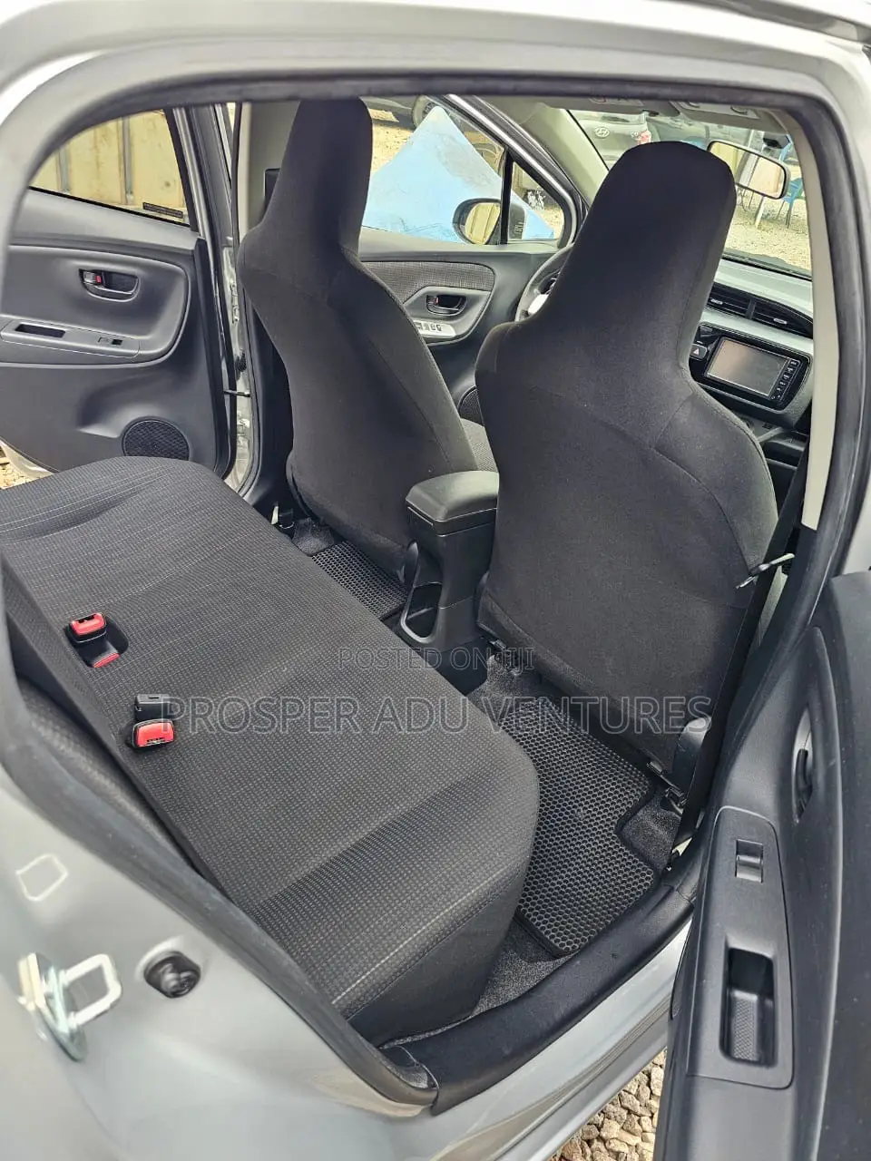 Toyota Vitz 1.3 FWD 5dr 2014 Silver