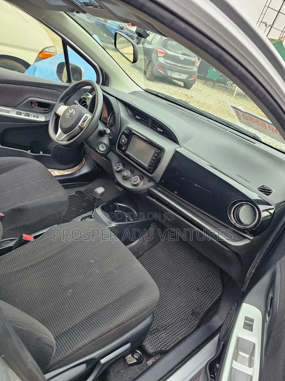 Toyota Vitz 1.3 FWD 5dr 2014 Silver