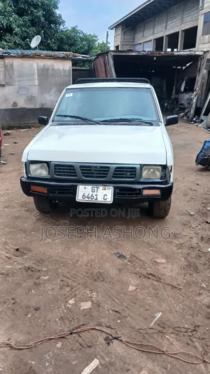 Nissan Hardbody 1990 White
