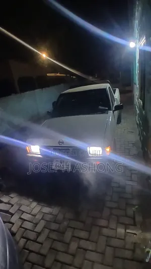 Nissan Hardbody 1990 White